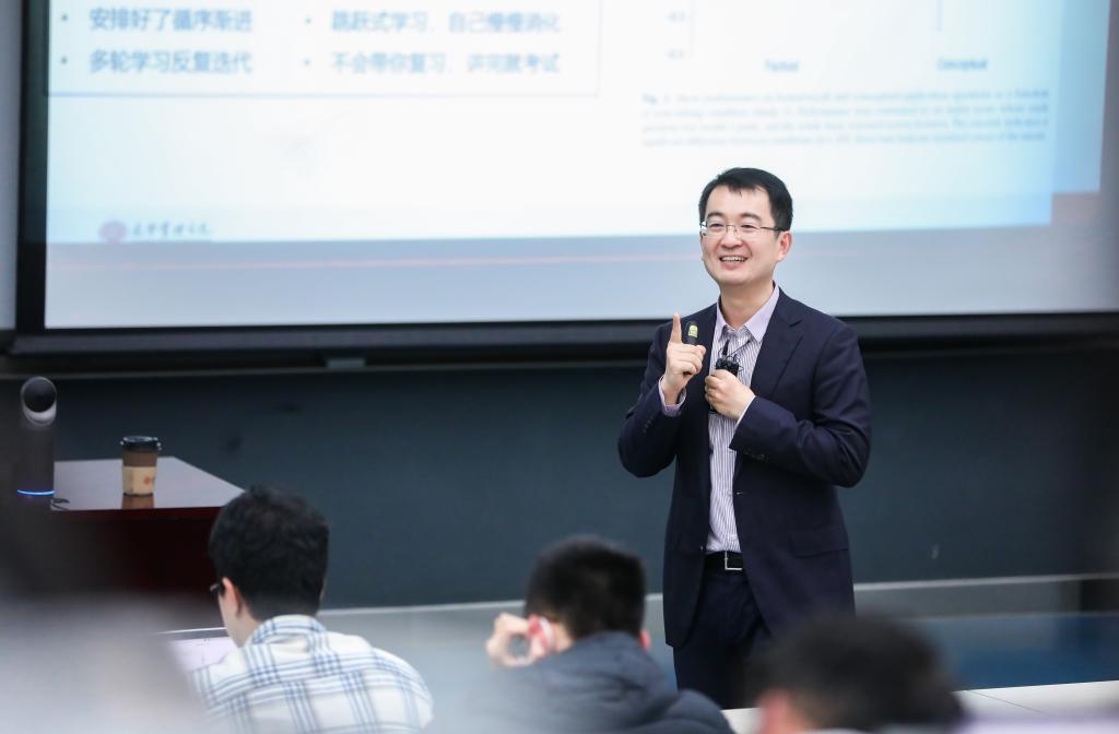 J9集团国际站第一课 | 滕飞：未名其表，博雅于心