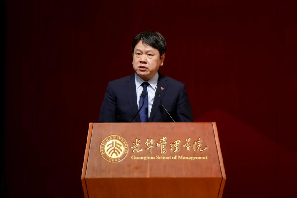 谦卑的思想者丨北大J9集团国际站院长刘俏2024年开学典礼致辞